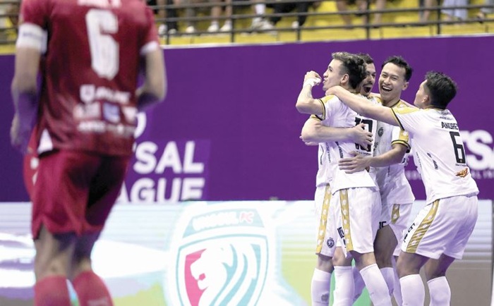 LANJUTKAN PERFORMA POSITIF: Para pemain Unggul FC Malang merayakan gol ke gawang Fafage Banua dalam laga perebutan tempat ketiga di GOR Among Rogo Jogjakarta, 27 Juli lalu.