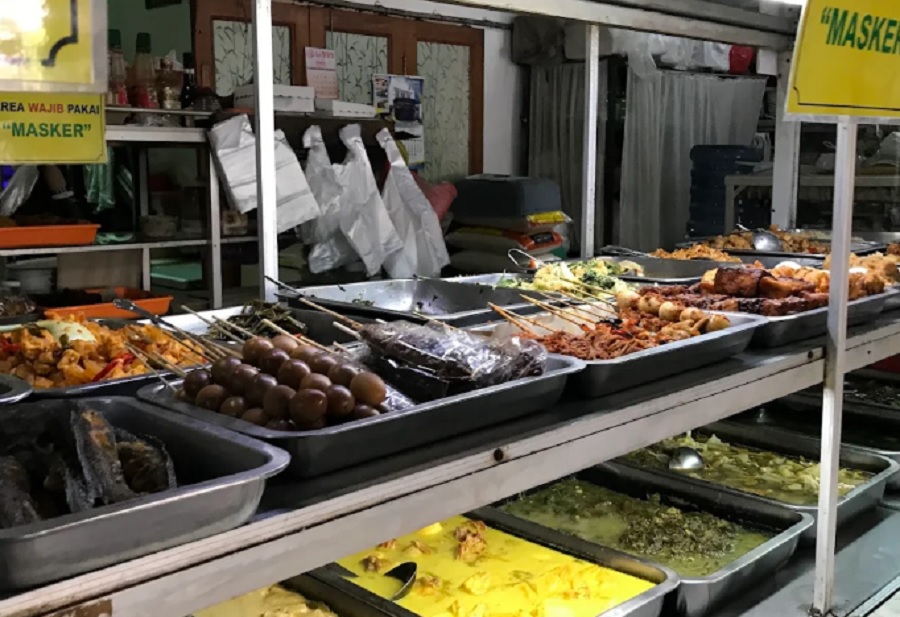 RUMAHAN: Menu di Waroeng Ai.