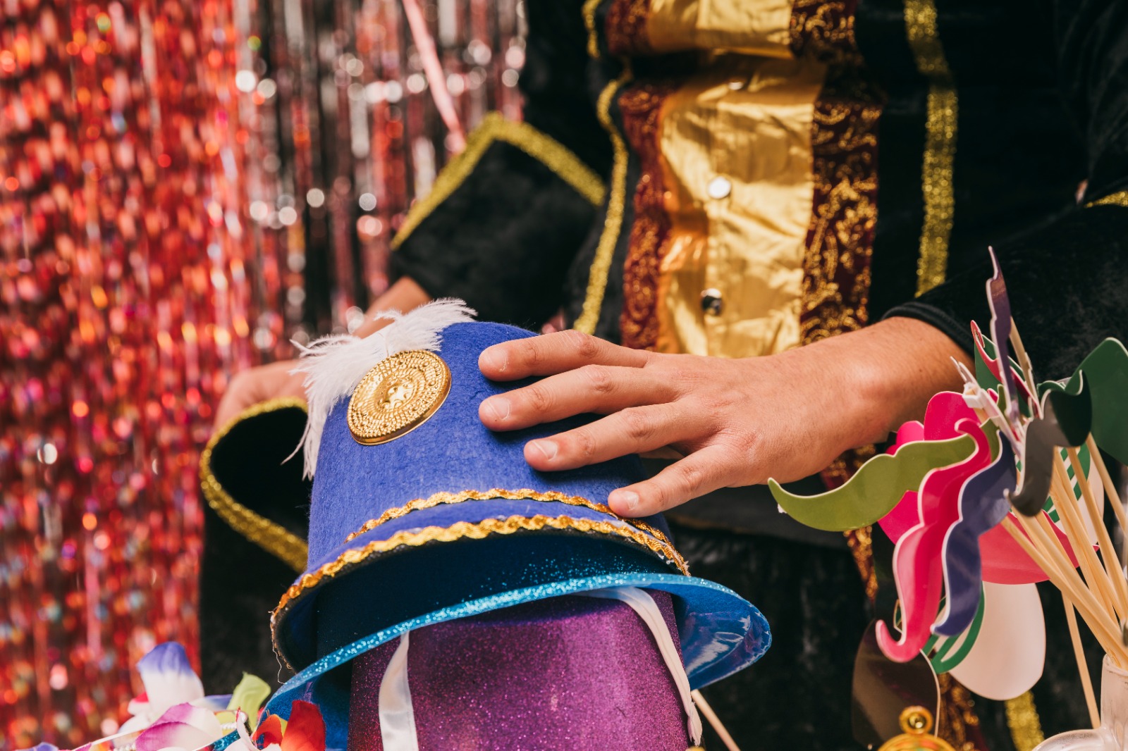 MENARIK: Beragam kostum yang tersedia di penyewaan dapat anda coba untuk karnaval Agustusan.