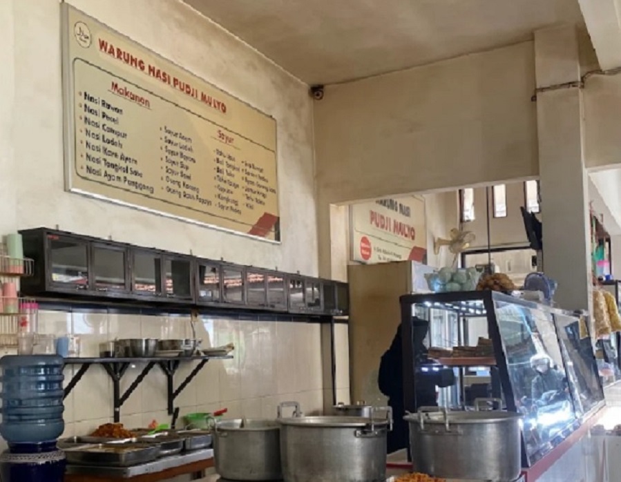BANYAK PILIHAN: Warung Pudji Mulyo yang menyediakan beragam sayur.dan lauk.