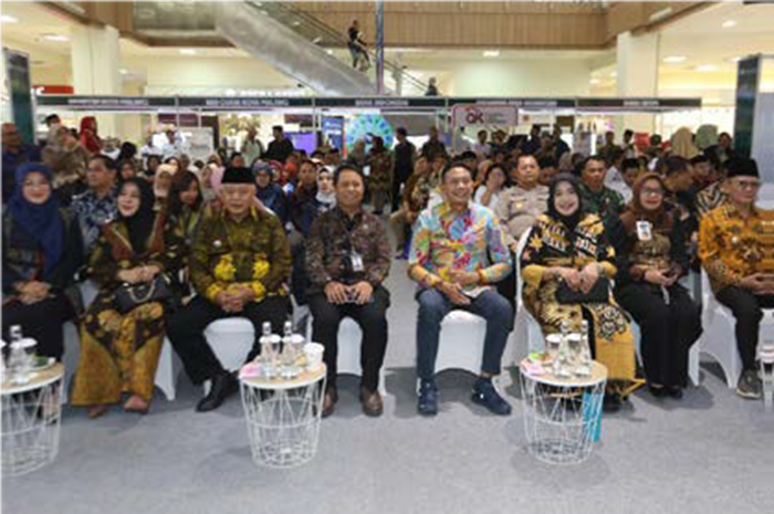 SINERGI: Jajaran pimpinan daerah wilayah kerja BI Malang saat menghadiri MBF kemarin (30/7).