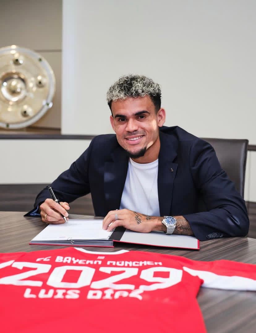 Luis Diaz mengenakan jersey nomor 7 saat membela Liverpool. Kini nomor ikonik itu kembali lowong usai kepergiannya dari Anfield.