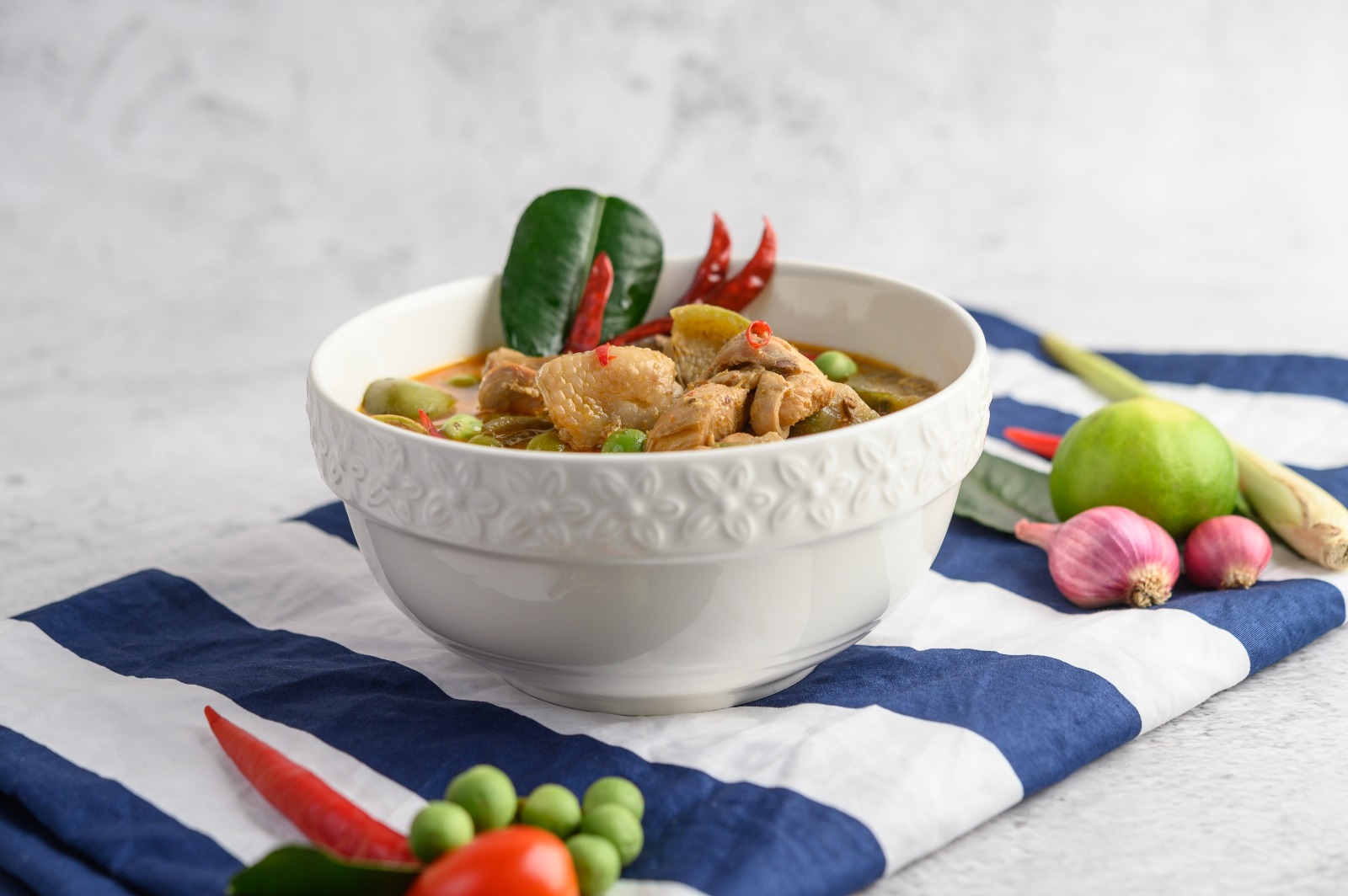 ENAK: Menyantap soto di cuaca malang menjadi nikmat.