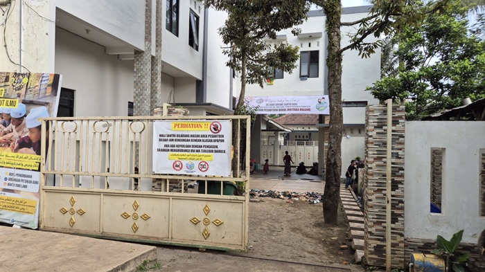 KASUS PENGANIAYAAN: Aktivitas di Pondok Pesantren (Ponpes) Darul Mujtaba, Desa Kendalpayak, Kecamatan Pakisaji berjalan seperti biasa kemarin. Pengasuhnya sedang tersandung proses hukum.