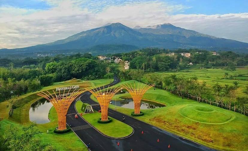 Salah satu sudut tempat makan di kawasan Taman Dayu yang menyajikan pemandangan hijau dan udara sejuk, cocok jadi destinasi kuliner akhir pekan dari Malang.