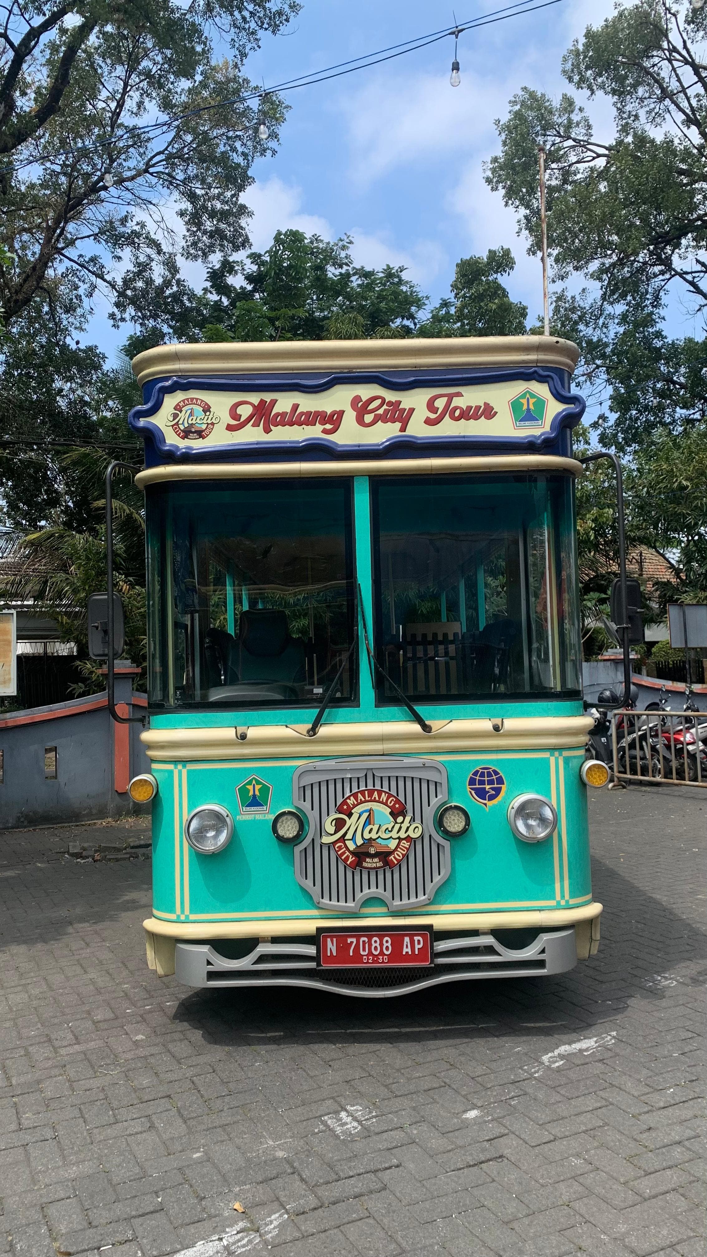 KEREN: Berikut cara pesan tiket dan jadwal bus keliling Malang City Tour yang wajib kamu ketahui