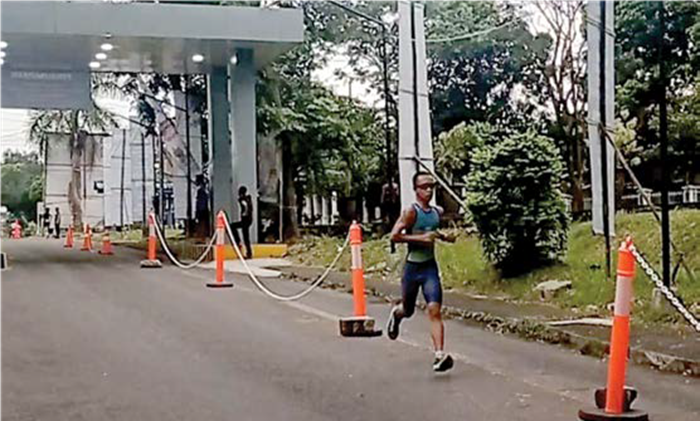 PERSIAPAN JANGKA PANJANG:  Atlet Triathlon Kota Malang bertanding dalam ajang Porprov IX Jatim pada 28 Juni lalu.