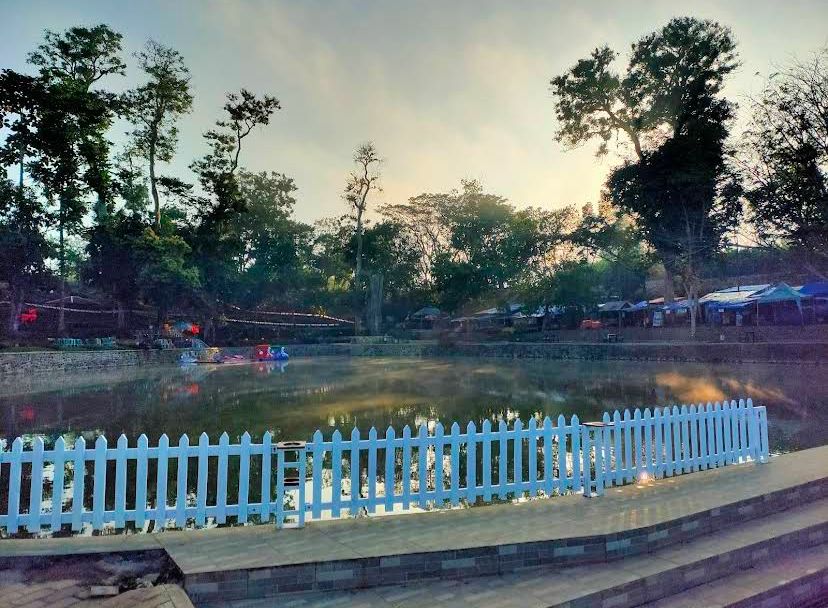 ESTETIK: Pemandangan sekitar Taman Wisata Bedengan Kaliasri saat sore hari.
