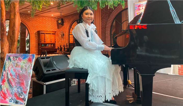 LAWAN RASA TRAUMA: Salsabila Nadhif Fadhilah membawakan lagu  Kaleidoskop: I Don&rsquo;t Remember How to Love So Free di The Grove Cafe pada 29 Juli lalu.