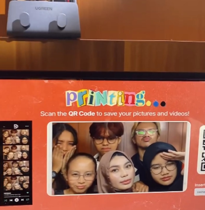 SERU: Sejumlah orang berfoto di Kefibox yang beralamat di Jl. Cengger Ayam No.18, Tulusrejo, Kecamatan Lowokwaru.