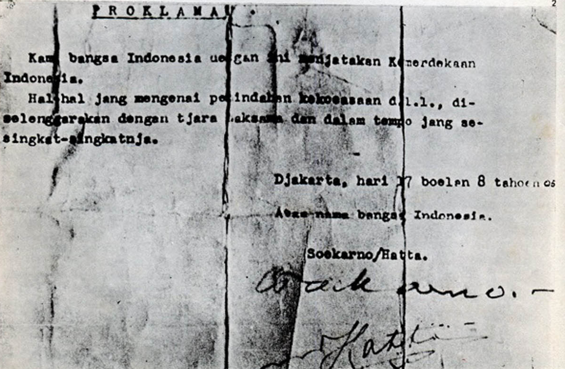 Naskah asli Proklamasi Kemerdekaan RI tulisan tangan Soekarno tersimpan rapi di Arsip Nasional Republik Indonesia (ANRI), menjadi bukti otentik sejarah perjuangan bangsa.