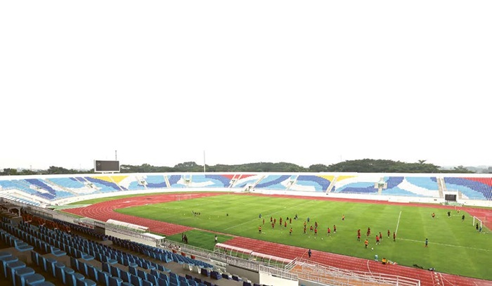 DITINJAU ULANG: Stadion Kanjuruhan digunakan Dendi Santoso dan kawan-kawan sebagai tempat berlatih beberapa waktu lalu.