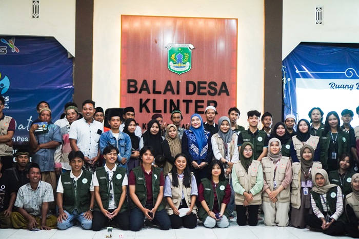 PENGABDIAN MASYARAKAT: Mahasiswa KKN Fakultas Pertanian Universitas Brawijaya mengedukasi petani tembakau di Desa Klinter, Kecamatan Kejayan, Kabupaten Pasuruan, beberapa waktu lalu.