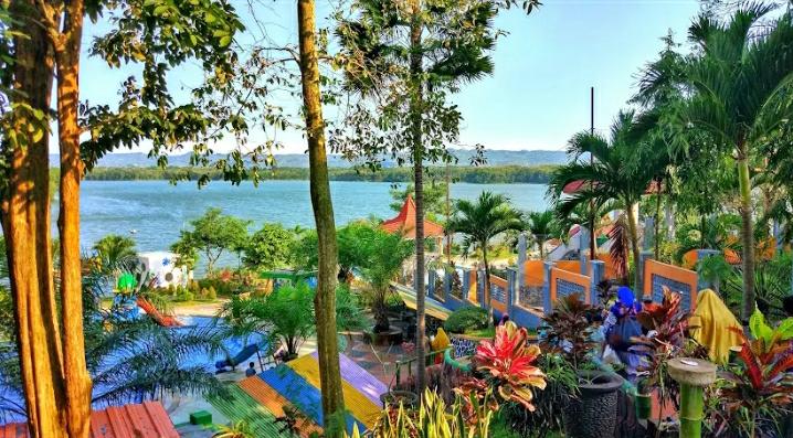 MENAKJUBKAN: Taman wisata Karangkates, salah satu rekomendasi wisata yang asri di Sumberpucung Kabupaten Malang yang perlu kamu kunjungi sejenak lepas penat dari hiruk&nbsp;piruk&nbsp;kota