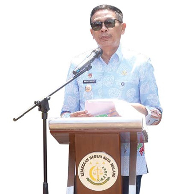 BERI PESAN: Wali Kota Malang Wahyu Hidayat meminta agar masyarakat turut berpartisipasi dalam memerangi rokok ilegal.