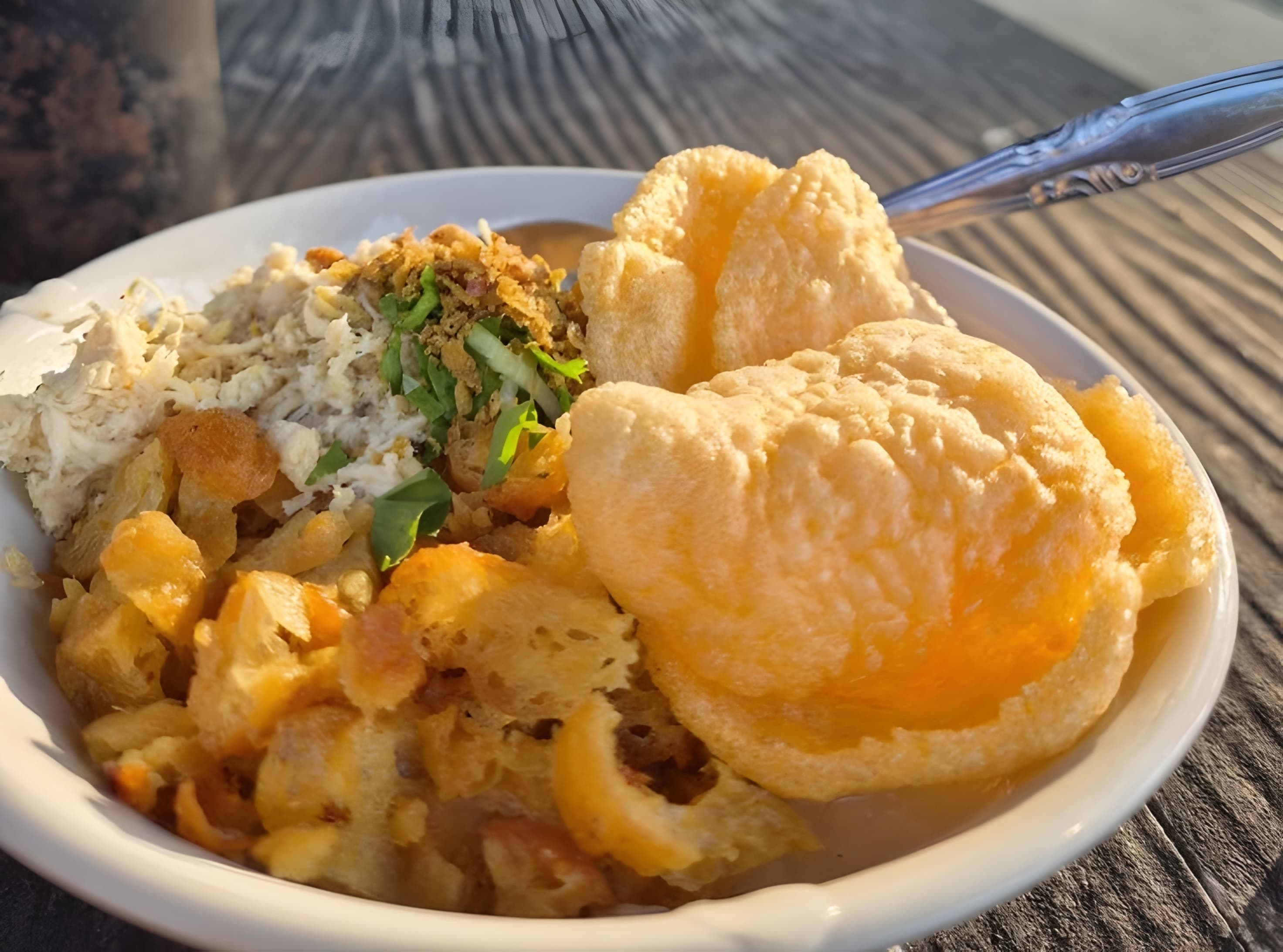 NIKMAT: Bubur ayam Jakarta makin digemari di Malang karena topping-nya lengkap dan bisa dinikmati dari pagi hingga malam
