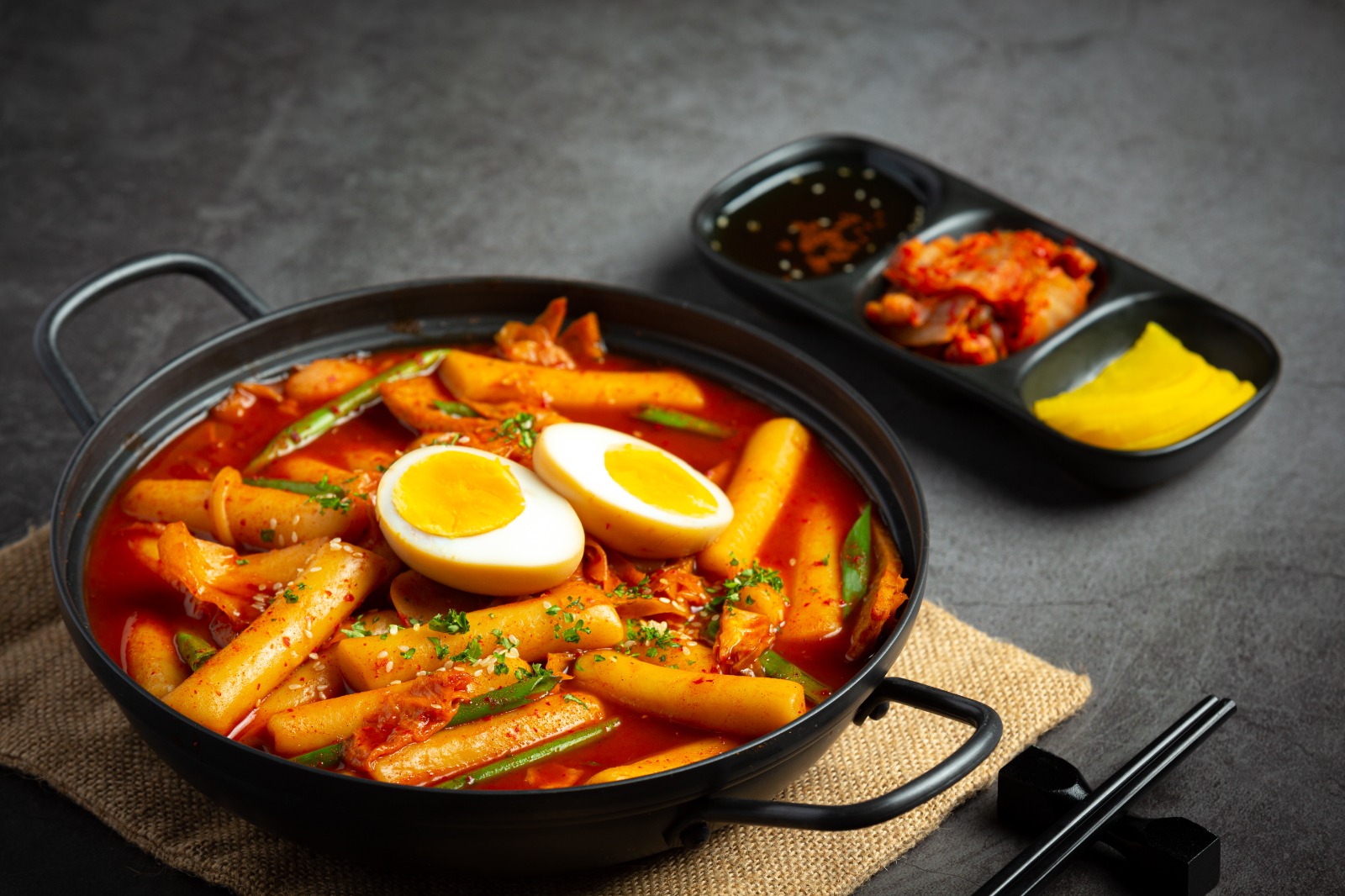WAJIB DICOBA: Para pecinta makanan Korea wajib mencoba restoran atau kafe Korea berikut.