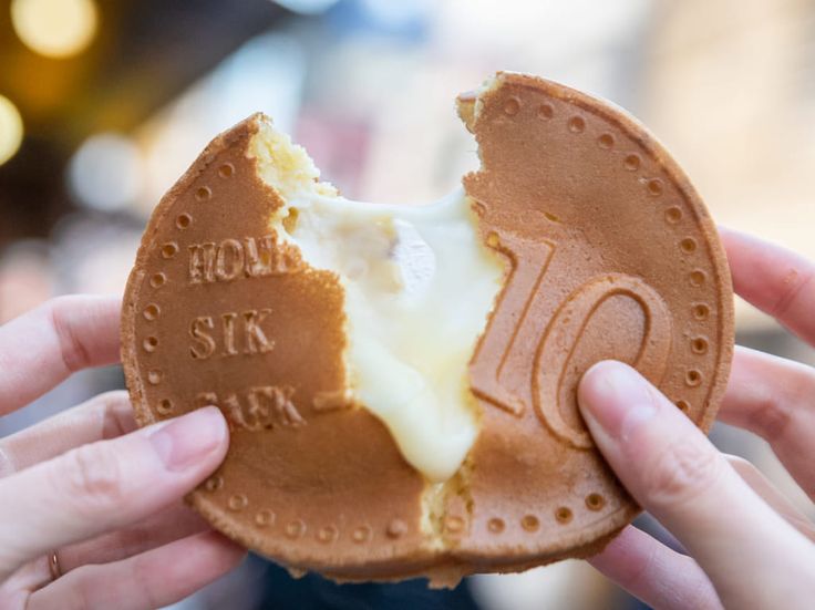 MULUR: Cheese coin cake di Malang dan Batu ini punya tekstur empuk dan rasa keju creamy yang bikin ketagihan