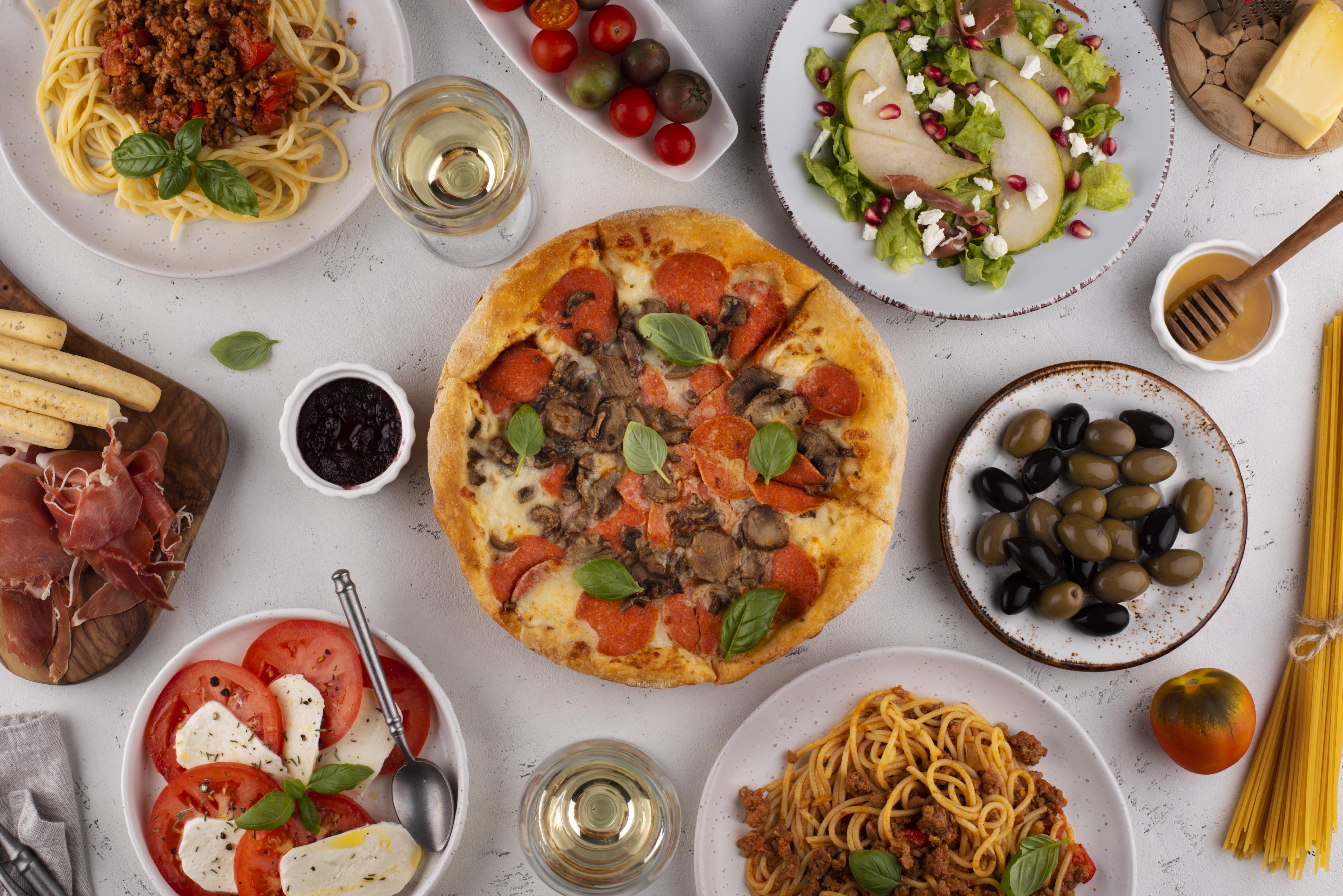MENGGODA: Pizza menjadi makanan favorit khas Italia.