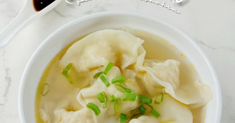 BEREMPAH: Wonton yang disajikan dengan kuah terasa nikmat