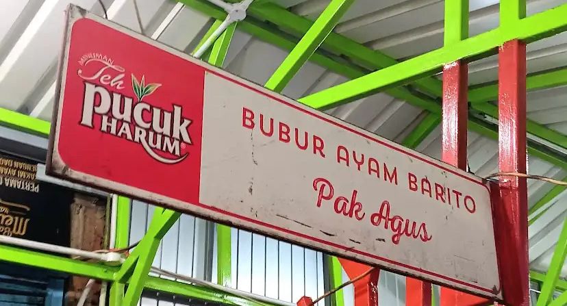Semangkuk bubur hangat dengan topping melimpah, jadi menu andalan yang wajib dicoba saat berkunjung ke Jakarta.