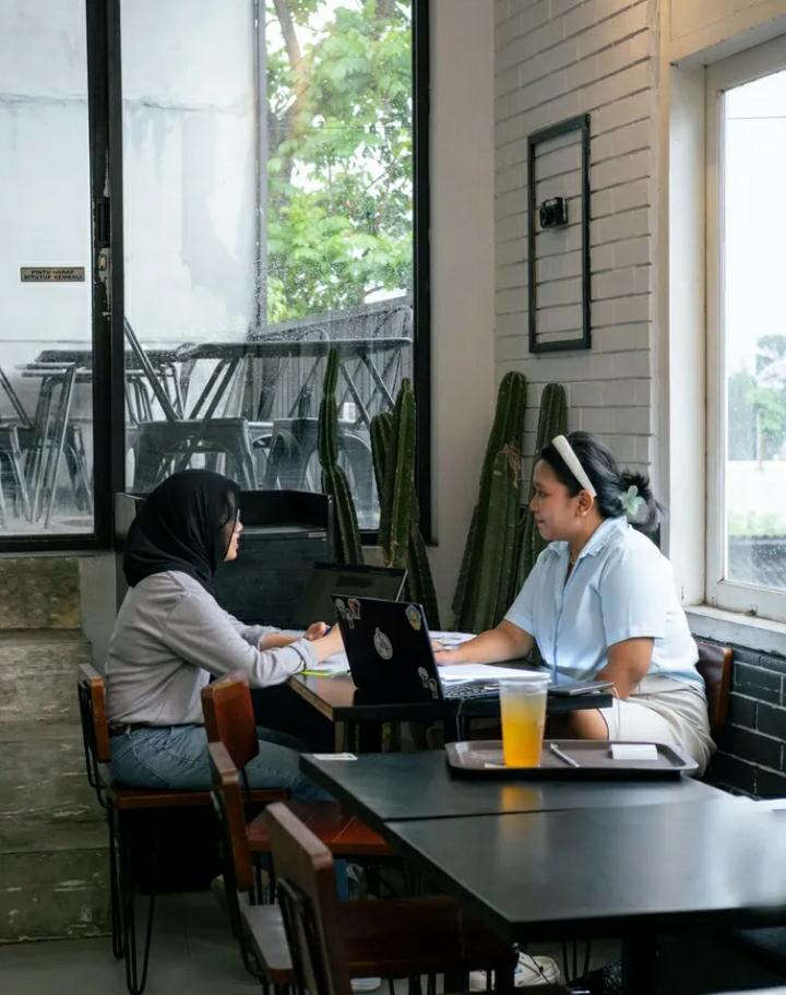 ESTETIK: Kopi Studio 24, salah satu rekomendasi kafe estetik di Malang yng cocok buat mahasiswa baru baik untuk nongkrong&nbsp;maupun&nbsp;nugas