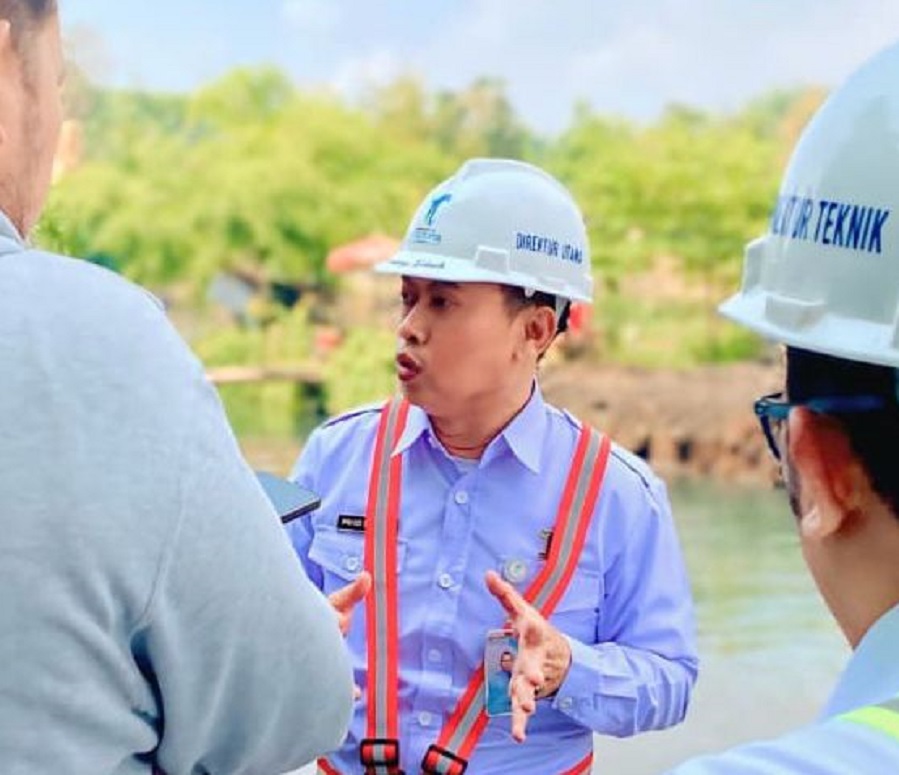 KOMITMEN: Dirut Perumda Tugu Tirta Priyo Sudibyo saat melakukan briefing.