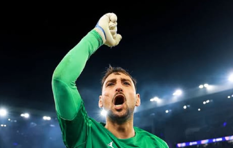 MENTAL JUARA: Gianluigi Donnarumma akan segera pindah ke Manchester, baik City maupun United sangat tertarik.