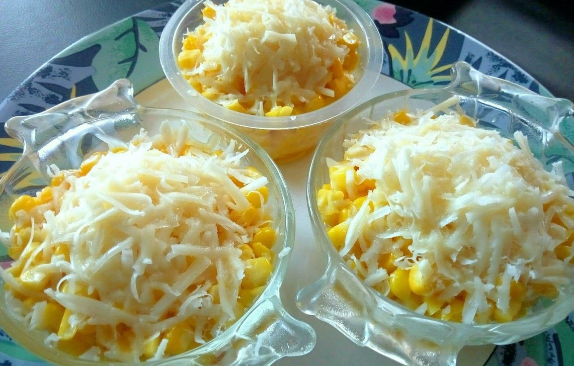 ENAK: Perpaduan jagung manis, keju melimpah, dan susu kental manis membuat jasuke di Malang ini cocok disantap kapan saja.