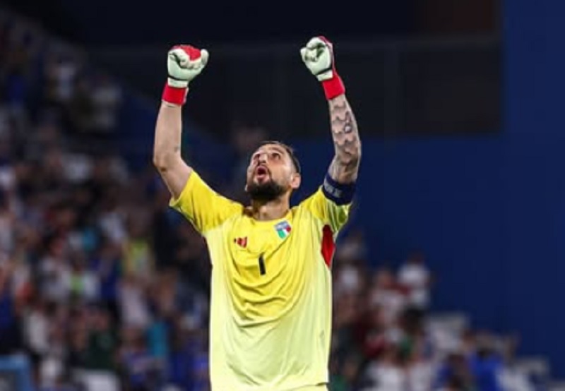 TANGGUH: Donnarumma yang bisa segera ditebus MU usai tersingkir dari skuad PSG.