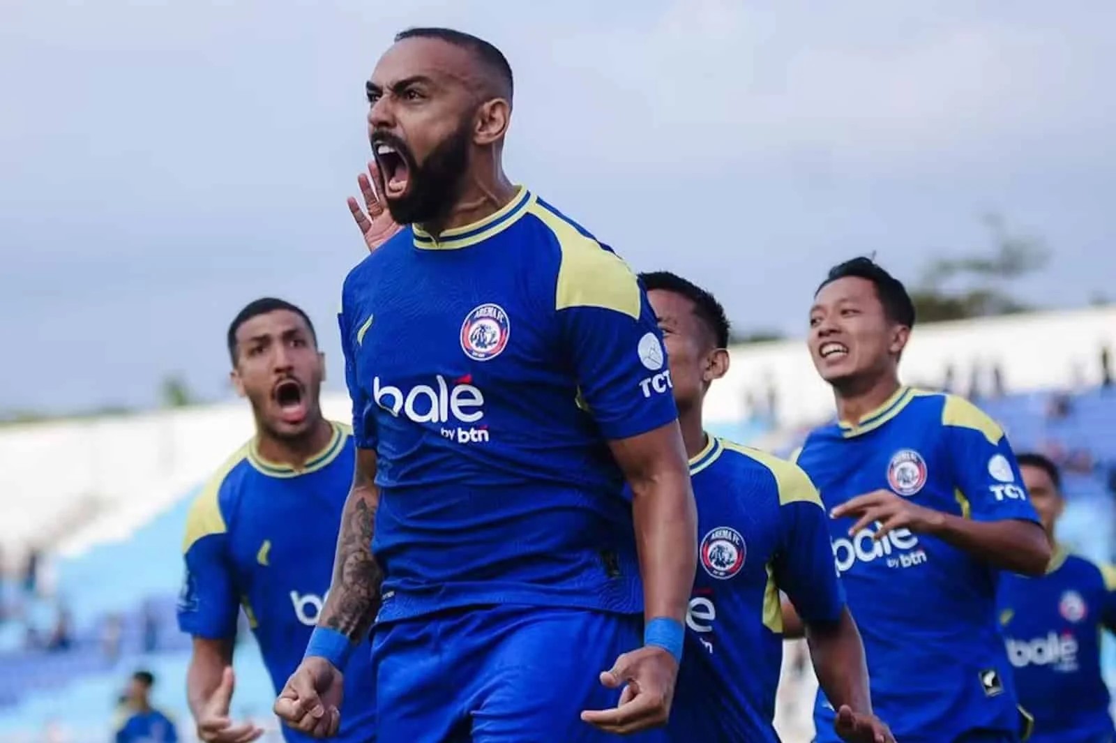 LANJUTKAN TREN KEMENANGAN: Ketajaman Dalberto L. Belo bakal kembali diuji dalam laga nanti sore. Kreasi serangan dari penggawa PSIM Jogjakarta Ezequiel Vidal patut diwaspadai lini belakang Singo Edan.