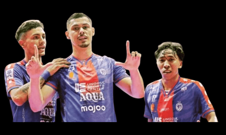 TERBUKA MAKSIMALKAN KUOTA: Dari kiri Andres Josue Teran, Wellington Pereira, dan Achmad Vicky merayakan gol dalam laga PFL 2024/2025 lalu.