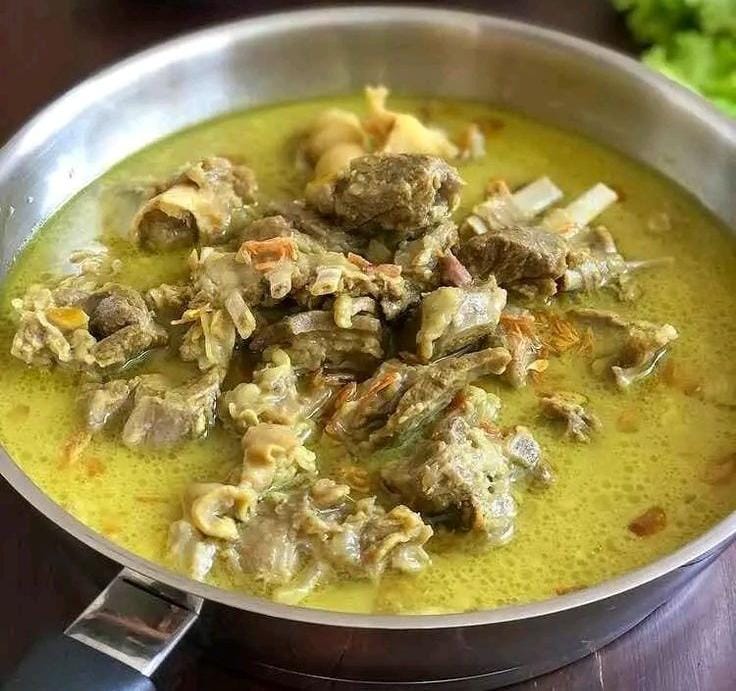 GURIH: Seporsi gulai kambing hangat dengan kuah rempah kental jadi sajian favorit di Malang
