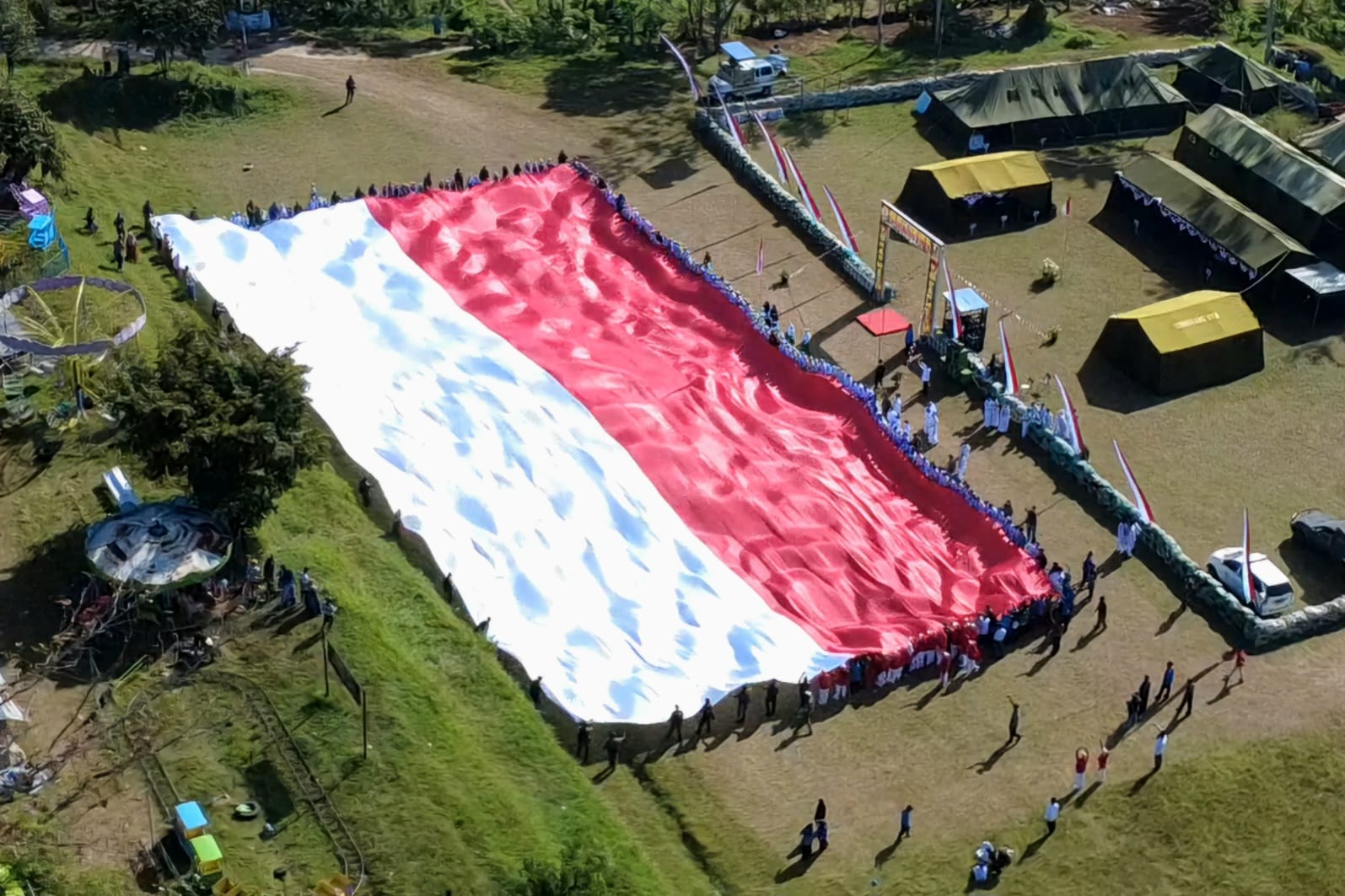 SEJARAH: Yonarmed 12 Kostrad membentangkan bendera Merah Putih raksasa di Upacara Hari Kemerdekaan Republik Indonesia ke-80.