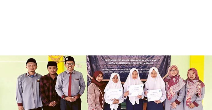 MEMBANGGAKAN: Tiga siswi SMP Muhammadiyah 2 Inovasi Malang (tengah) menorehkan prestasi di Program Tasmi&rsquo; Alquran pada Senin lalu (11/8).