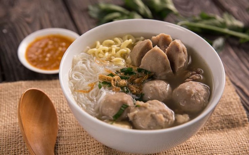 NIKMAT: Sajian bakso yang cocok dinikmati saat hujan.