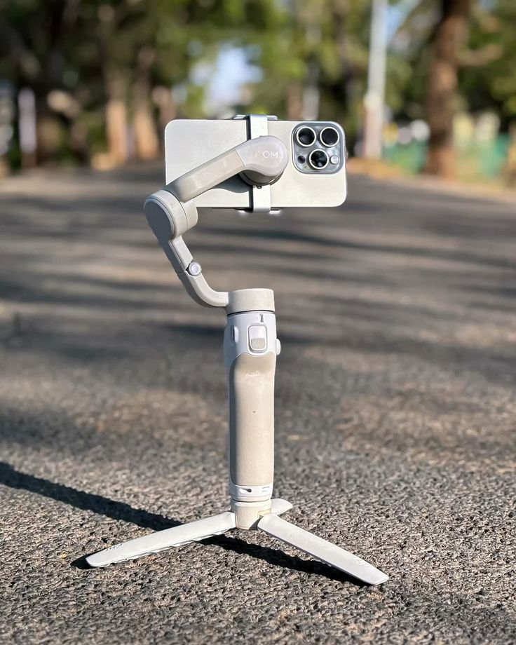 MURAH: Tripod ringan ini tetap kuat menopang perangkat hingga 3 kg, cocok untuk berbagai kebutuhan konten
