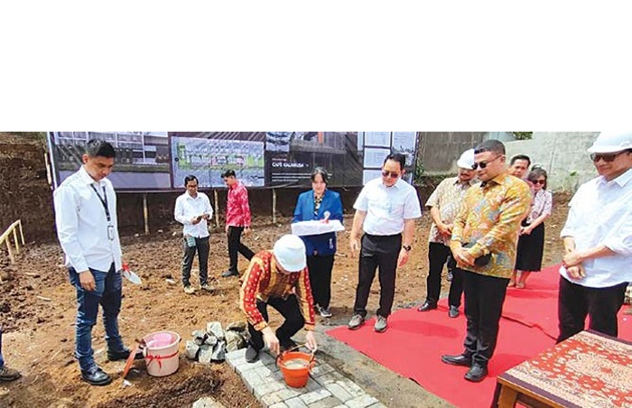 KAWASAN BISNIS: Groundbreaking pembangunan hotel di KEK Singhasari, Desa Klampok, Kecamatan Singosari dihadiri sejumlah tokoh kemarin.