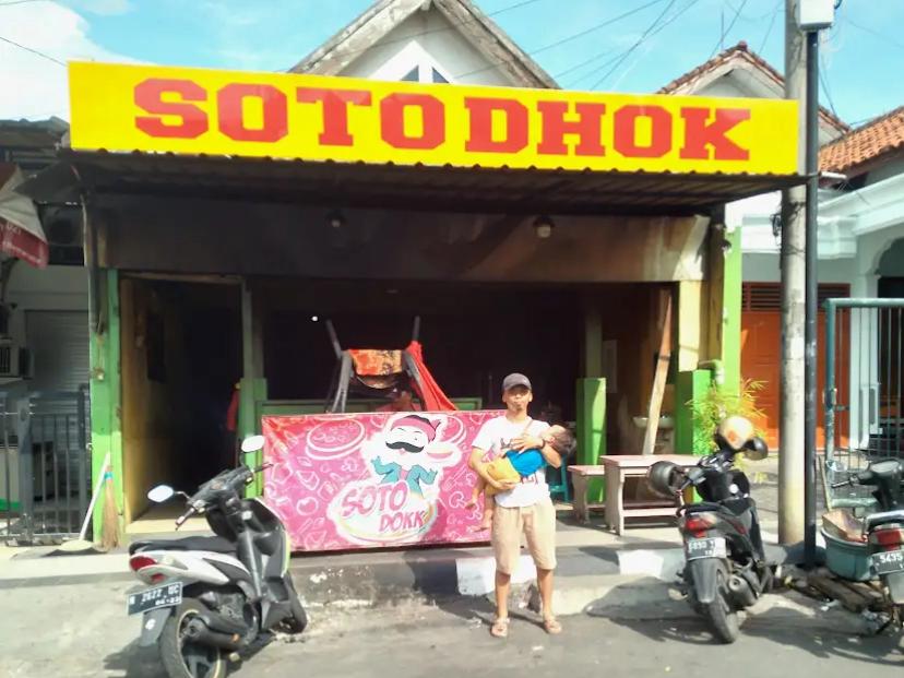 Semangkuk soto dok khas Lumajang dengan isian melimpah.