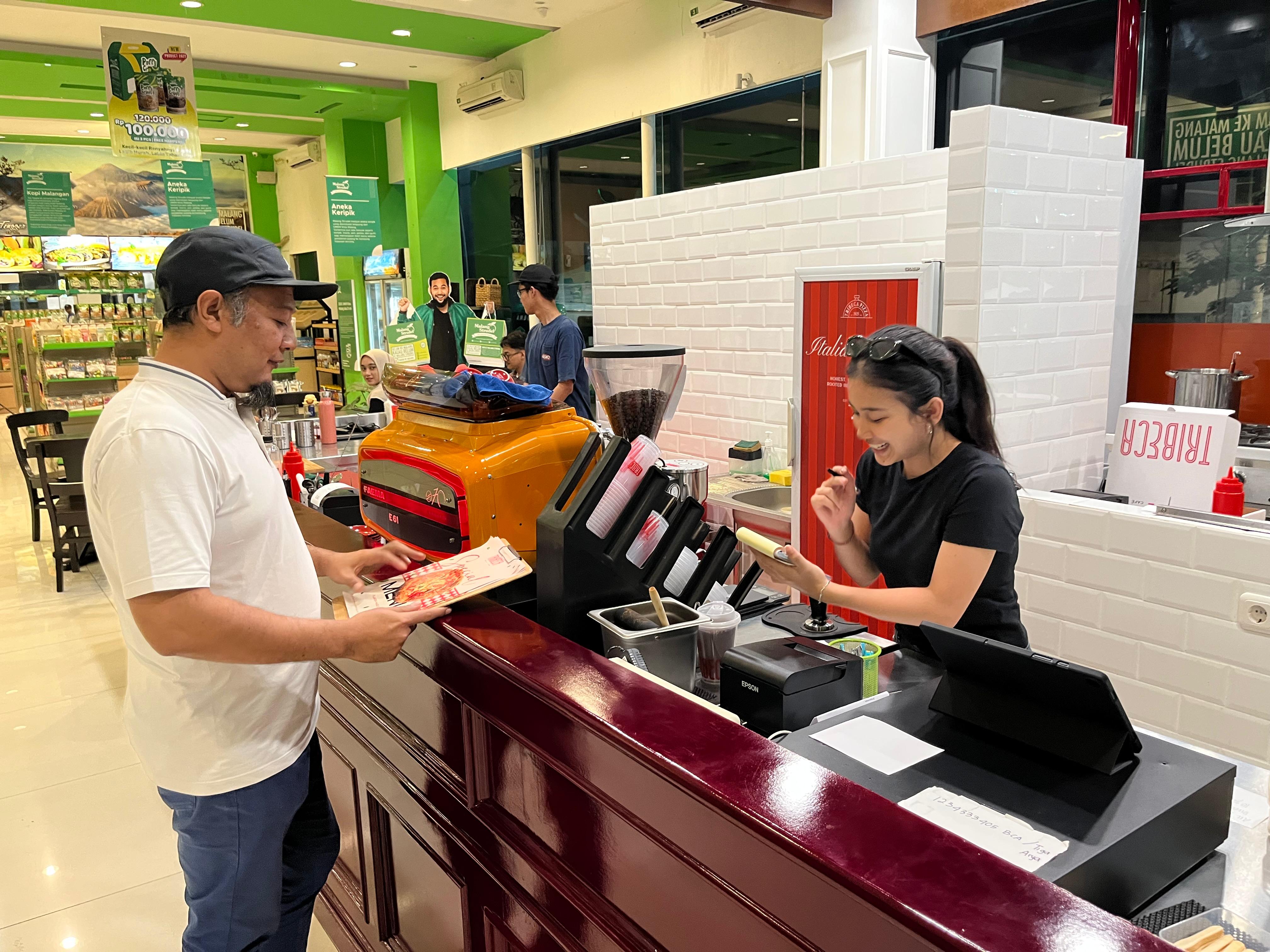 OTENTIK: Tribeca yang menghadirkan sajian pizza yang benar-benar mengedepankan kualitas dan keaslian resep Italia.