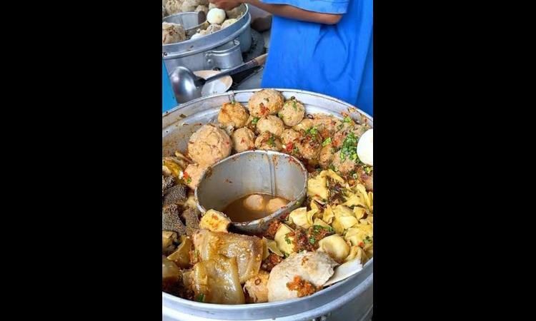 BIKIN NGILER: Mbakso Kuy, salah satu rekomendasi bakso malam favorit mahasiswa di kawasan Lowokwaru