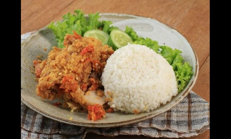 SURGA KULINER ANAK KOS: Rekomendasi ayam geprek terenak di Lowokwaru Malang yang&nbsp;menjadi&nbsp;favorit