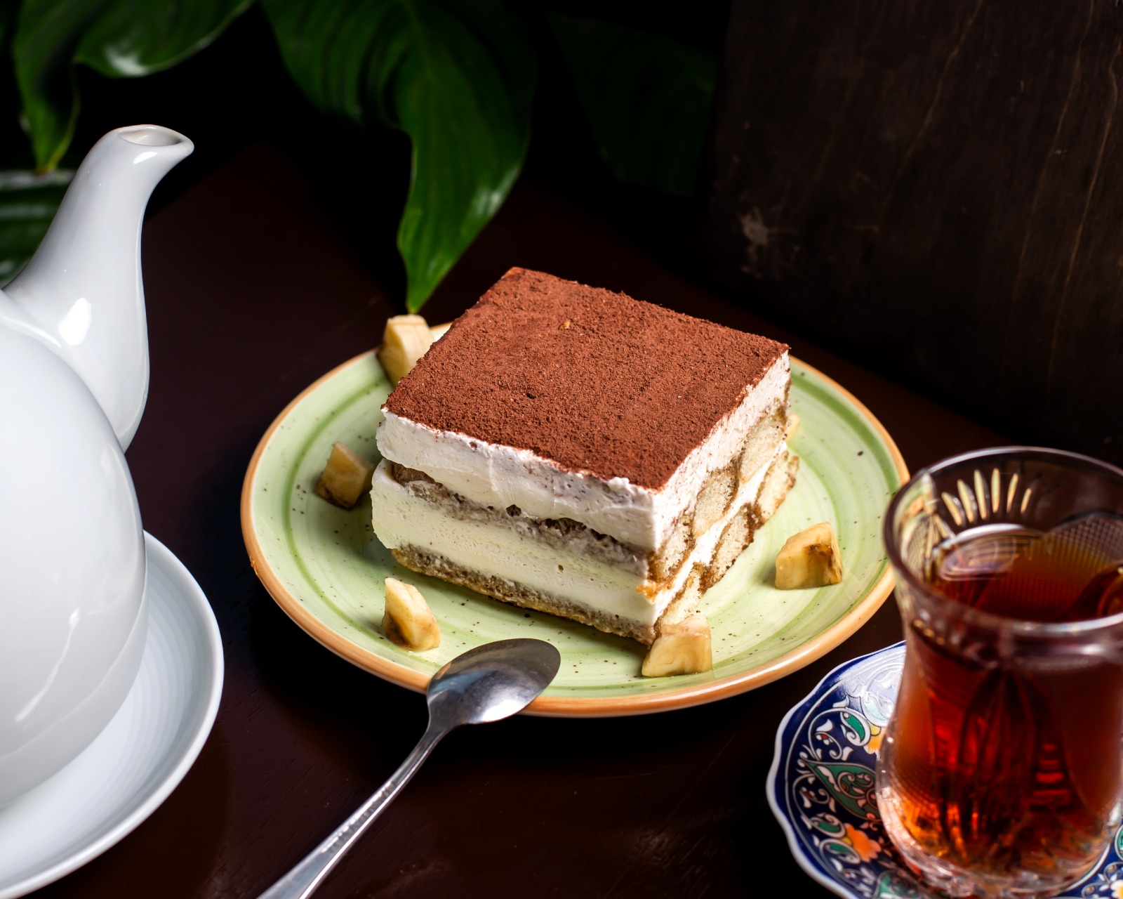 MANIS: Sensasi lembutnya tiramisu menciptakan rasa yang nikmat dengan perpaduan rasa manisnya.