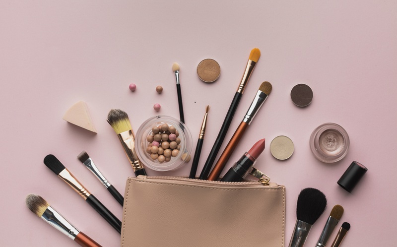 CANTIK MAKSIMAL: Inilah Makeup yang Wajib di Beli Untuk Pemula