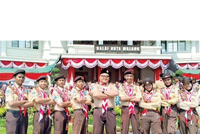 MBOIS: 8 anggota Pramuka Arca lembah bersama Pembina Pramuka Wahyu Arianto SPd dan Eeng Nana Luthfiana SPd dari SMPN 7 Malang terpilih menjadi Pramuka Garuda, Selasa (18/8).