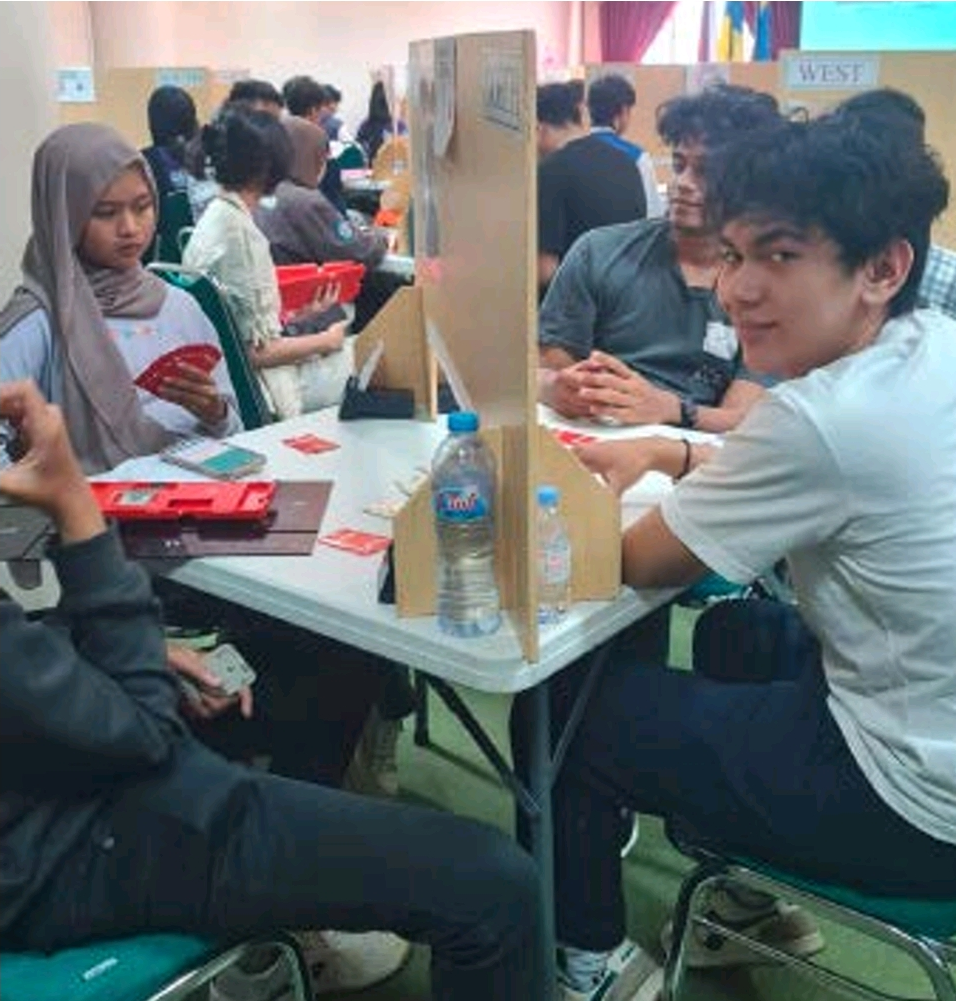 TIDAK CEPAT PUAS: Citra Marissa (kiri) dan Rizka Hidayatulloh (kanan) bertanding di Airlangga Cup pada 9 Agustus lalu