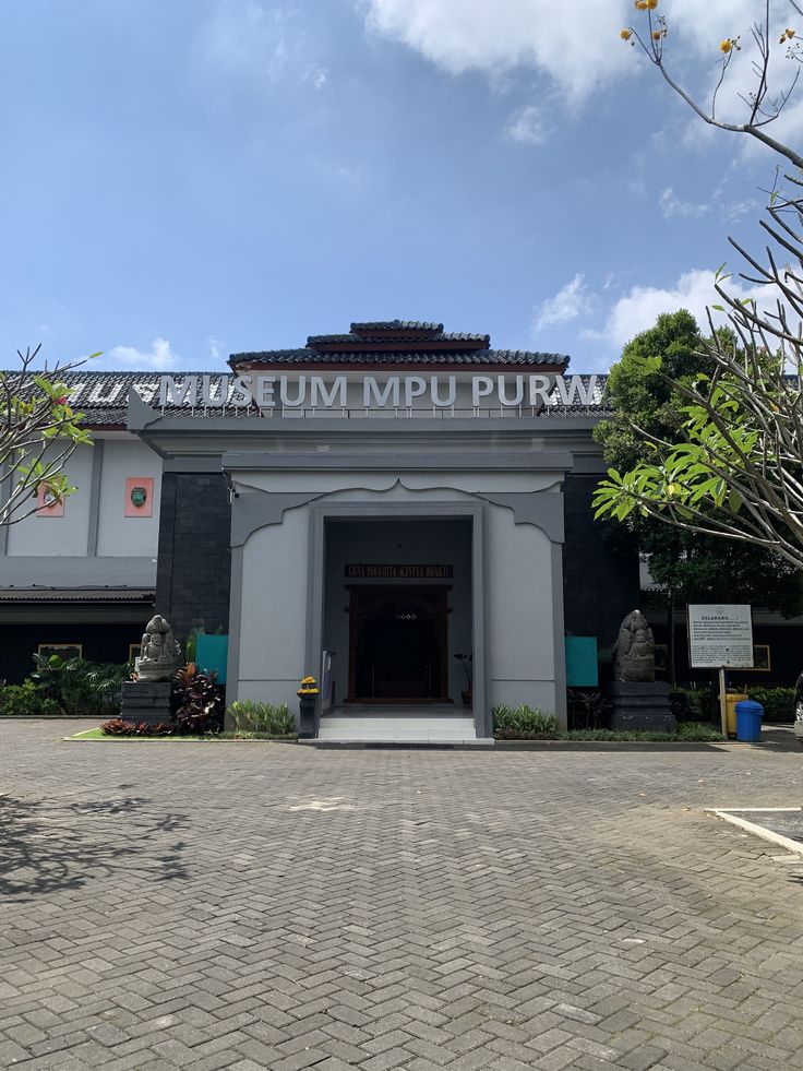 HISTORIS: Koleksi arca kuno di Museum Mpu Purwa tersaji lengkap dengan informasi interaktif.