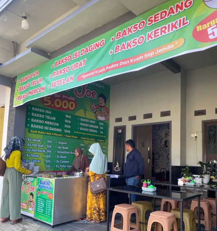 Bakso dengan kuah gurih di Senduro, cocok disantap bersama keluarga saat berkunjung ke Lumajang.