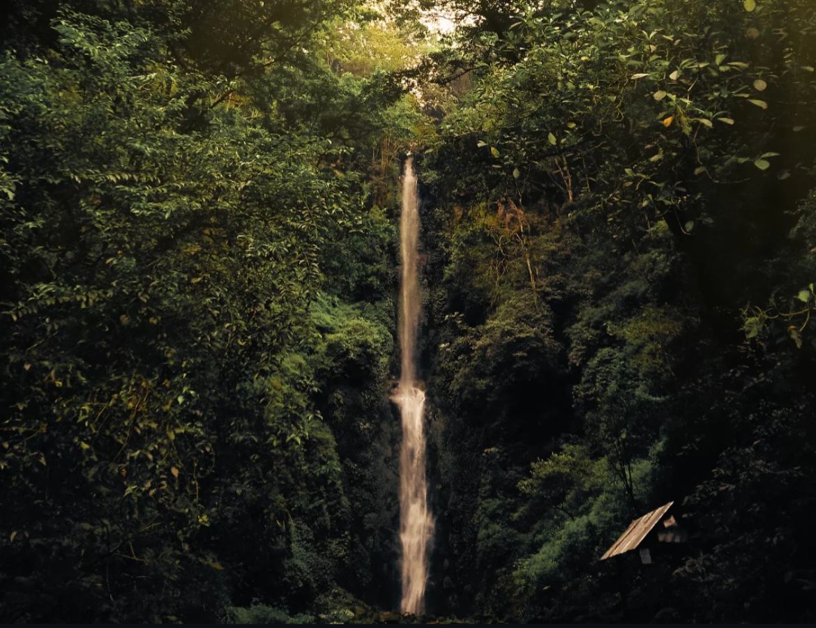 Indahnya Air Terjun Coban Rais di Kota Batu