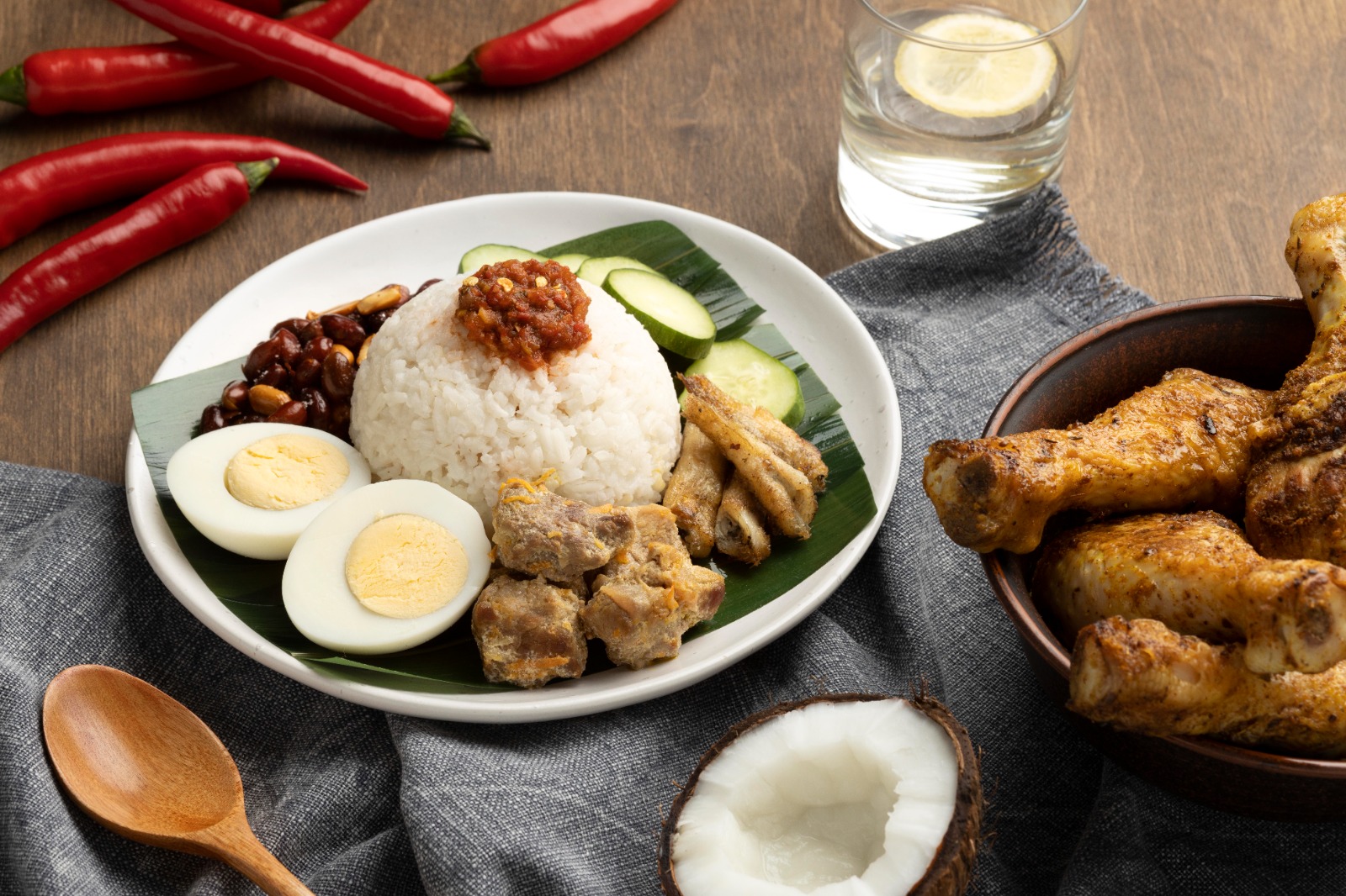 MENGGUGAH SELERA: Menyantap nikmatnya hidangan khas masakan Jawa di Jabung